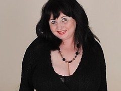 British housewife shows off her great tits and big ass